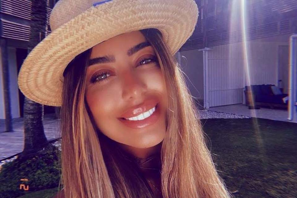 Rafaella Santos publica selfie iluminada no Caribe