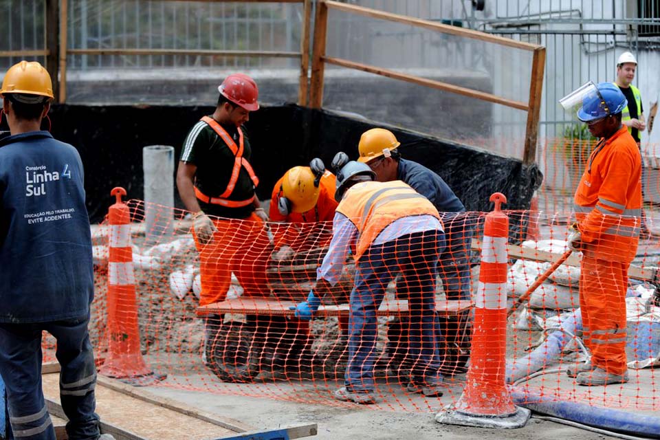 Confiança da construção cresce e alcança patamar perto da pré-pandemia