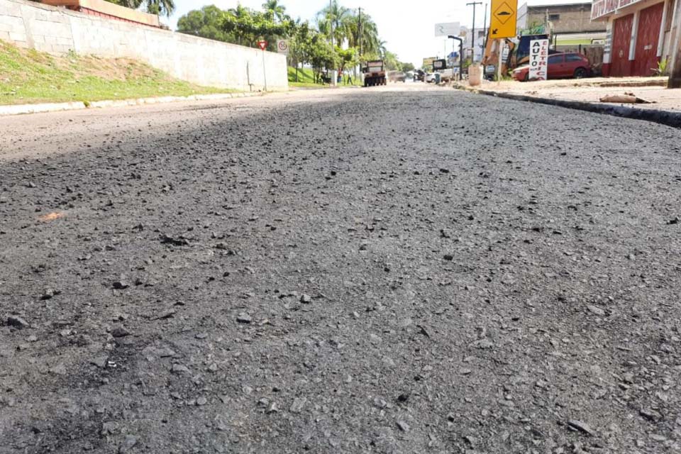 Com equipe exclusiva, prefeitura garante a manutenção de ruas pavimentadas