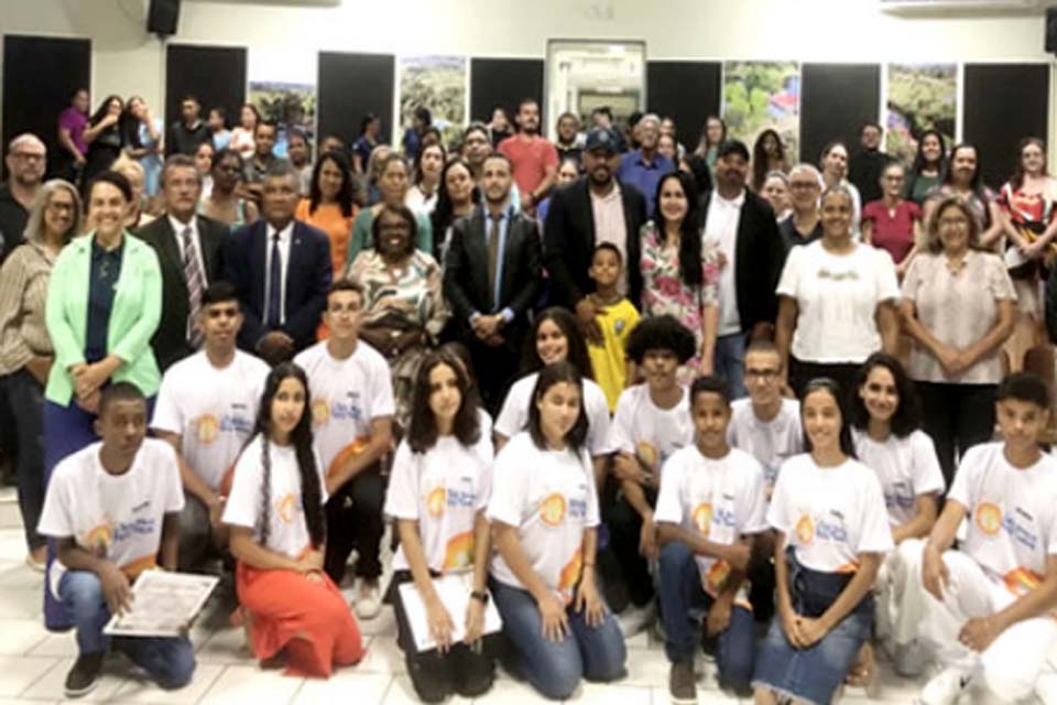 Câmara Municipal da Estância Turística de Ouro Preto do Oeste empossa 14 Jovens Aprendizes