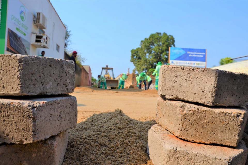 Prefeitura inicia obras de bloqueteamento em alamedas do município