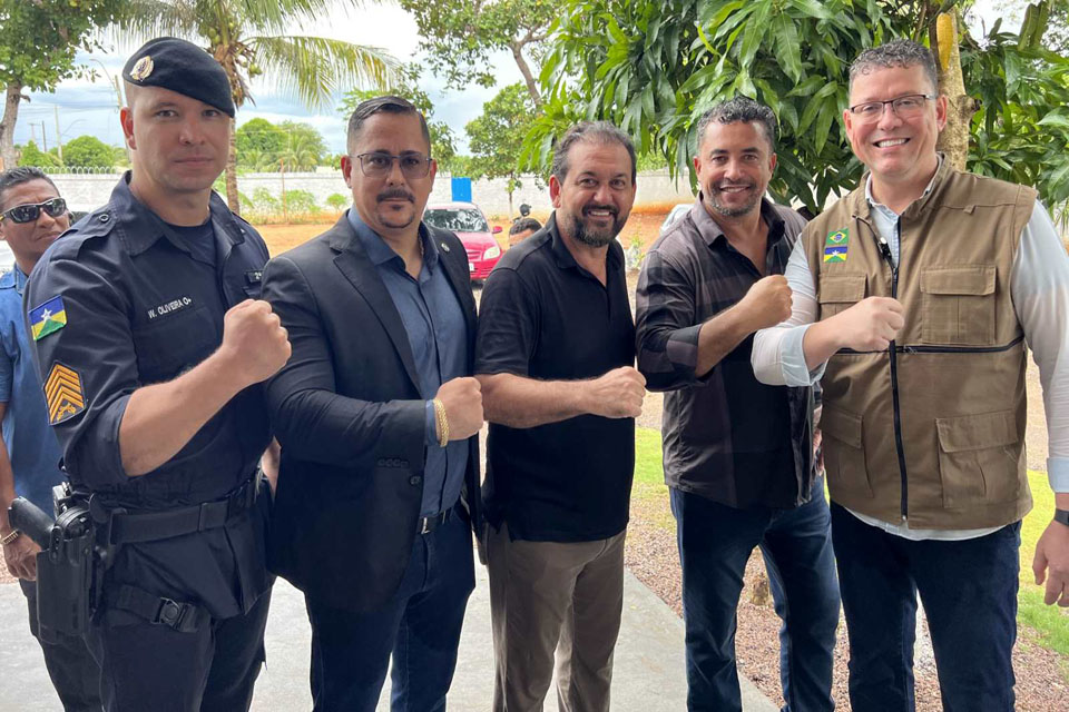 Laerte Gomes prestigia entrega do novo quartel da Polícia Militar no distrito de Nova Londrina