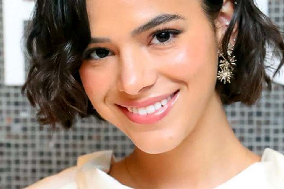 Bruna Marquezine é escalada para nova série de Keanu Reeves, diz colunista