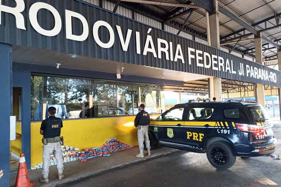 PRF apreende 143 kg de drogas na BR-364 em Ji-Paraná