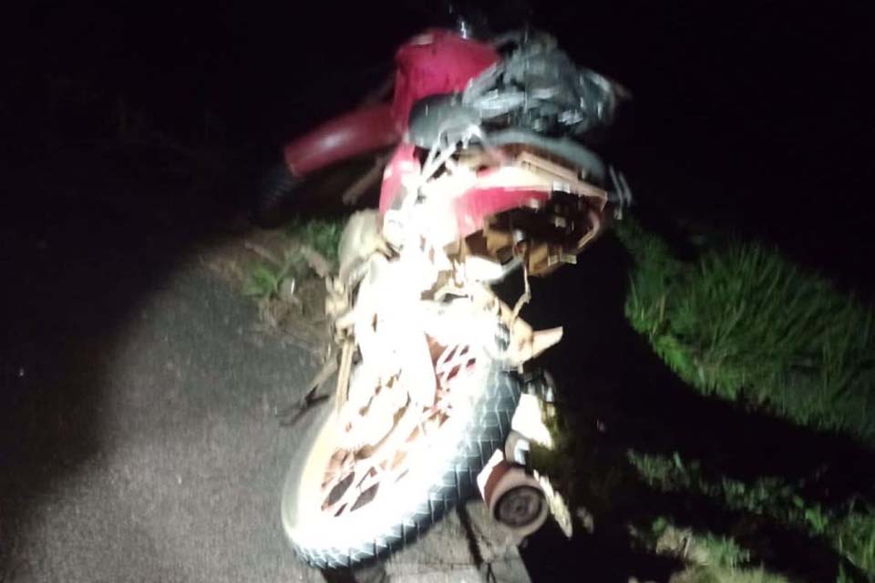 Motociclista morre ao ser atropelado por carro de amigo na BR-429