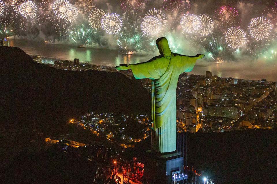 Pandemia restringe festas de réveillon pelo país