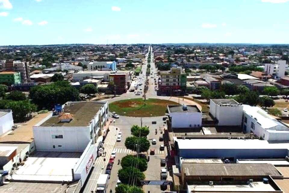 Alunos da rede municipal prestam homenagens aos 37 anos do município