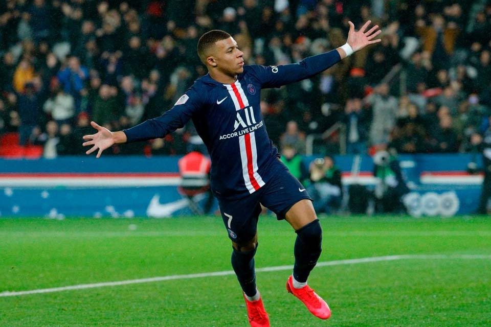 VÍDEO - Mbappé e Thiago Silva marcam e PSG goleia o Dijon pela Copa da França