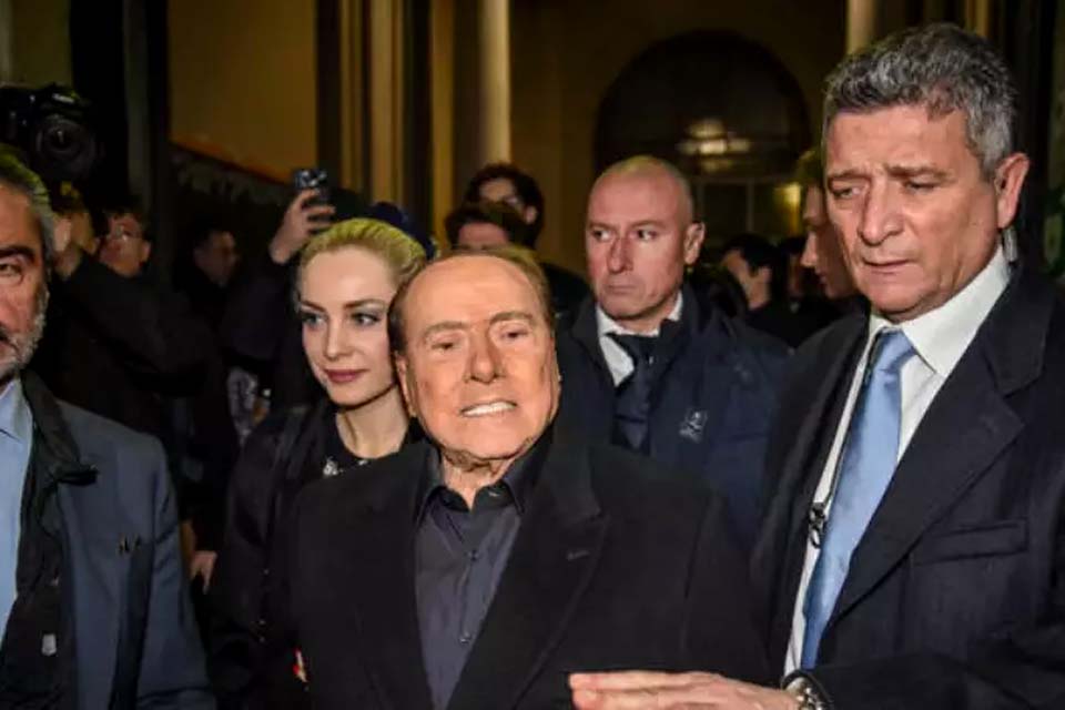 Itália reafirma apoio à Ucrânia após falas de Berlusconi