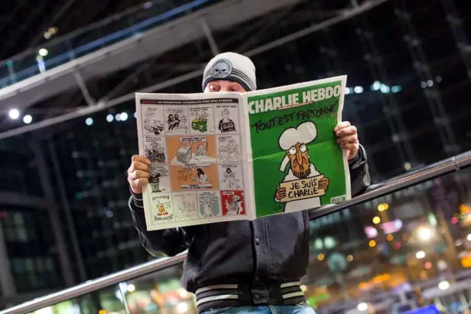 Charge do Charlie Hebdo volta a satirizar autoridades religiosas do Irã