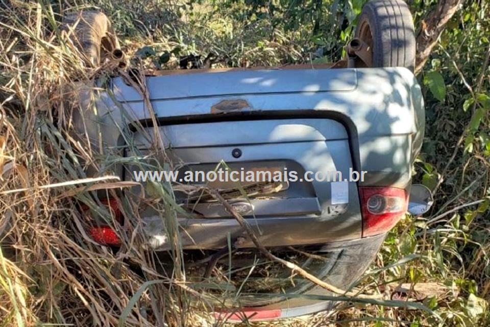 Motorista fica gravemente ferido após capotar carro na RO-133 