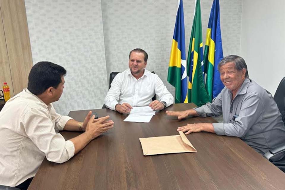 Agricultores de Teixeirópolis recebem apoio do deputado estadual Cirone Deiro