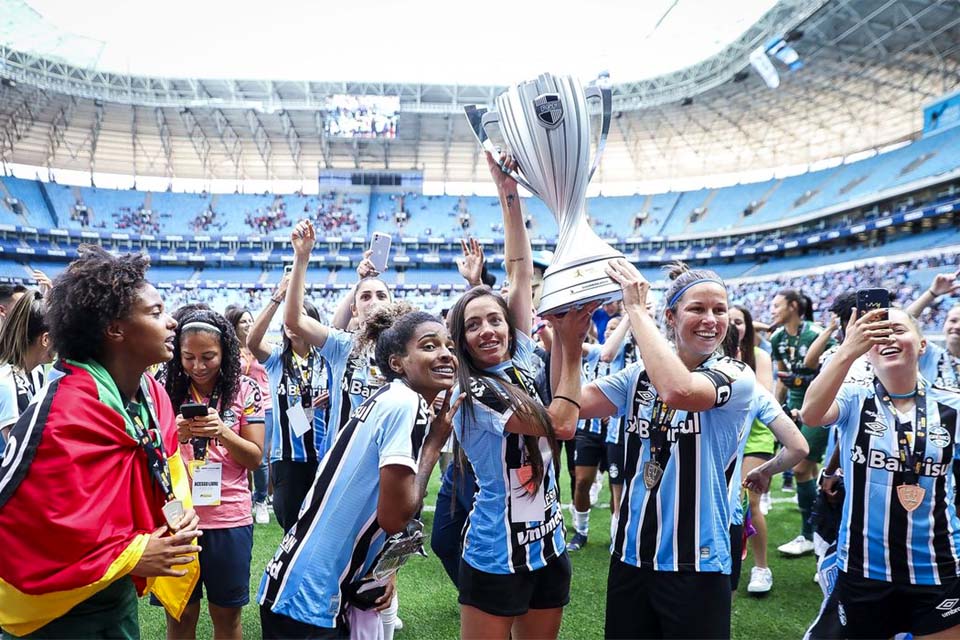 Grêmio e Botafogo superam rivais e conquistam Estaduais femininos