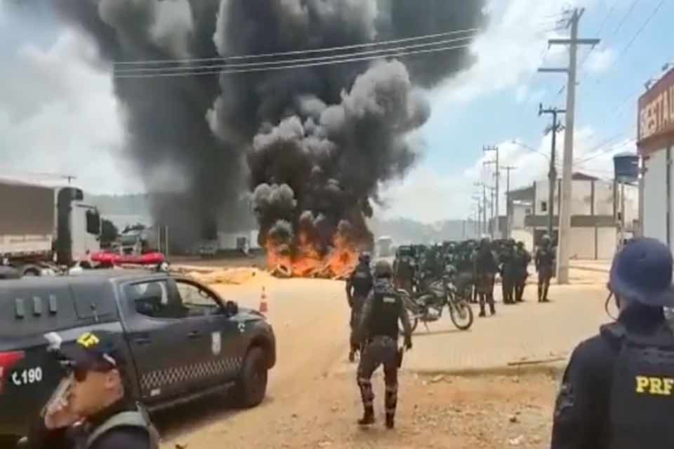 Forças de Segurança usam bombas de gás contra manifestantes em Ariquemes