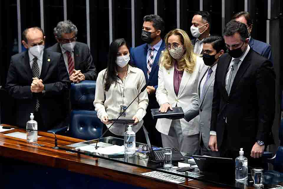 Primeira suplente na chapa de Confúcio Moura; Maria Eliza toma posse e defende investimento na educação