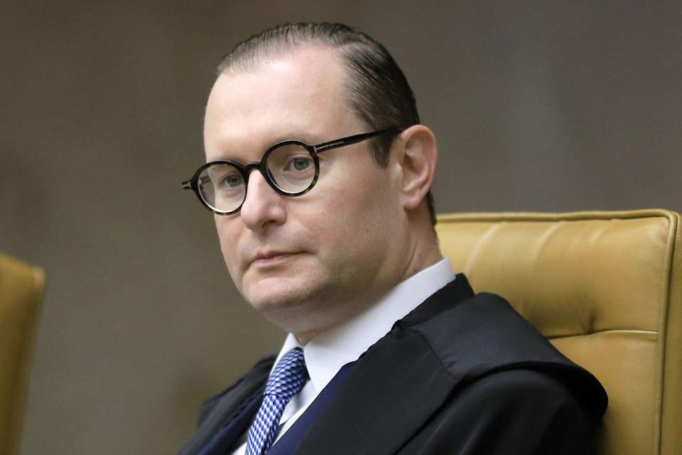 Zanin suspende concurso da PM do RJ por restrição para mulheres