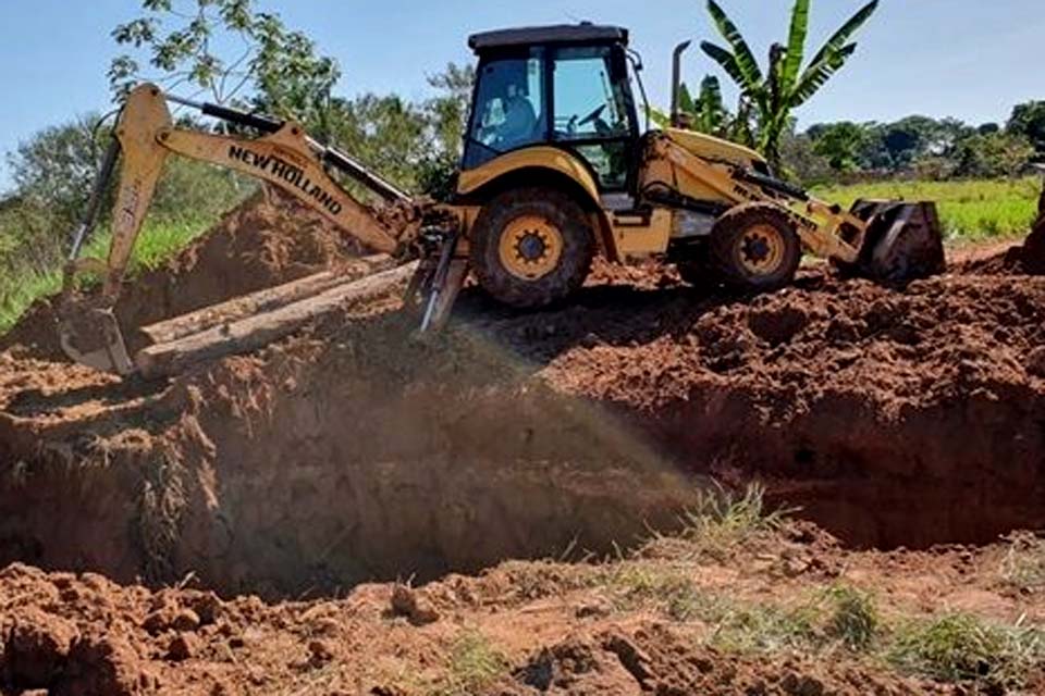 Prefeitura constrói pontilhão sobre igarapé;  pontilhão terá 4,8 metros de comprimento por 4 metros de largura