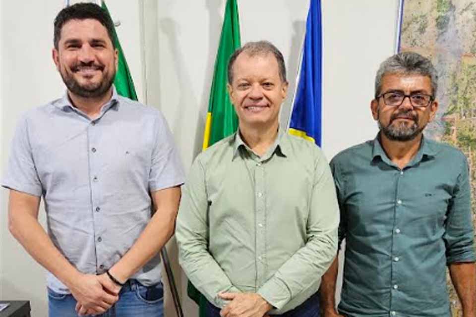 Deputado Jean Mendonça cumpre agenda em Colorado e anuncia a liberação de recursos