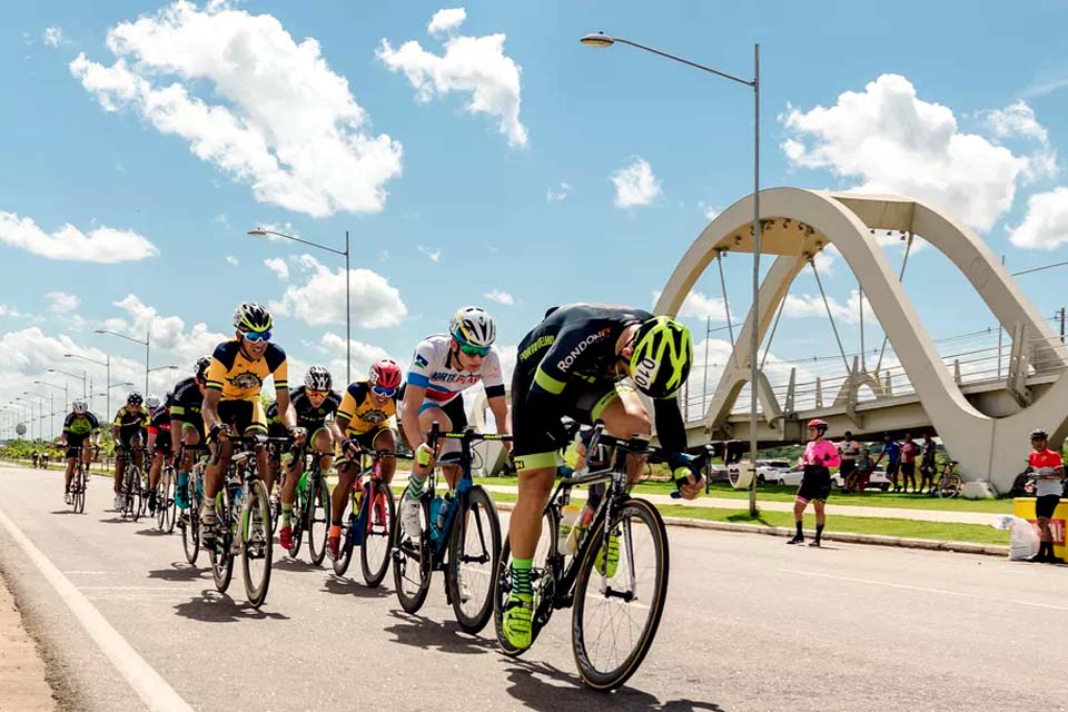 Federação de ciclismo lança calendário e ciclista de RO é novidade