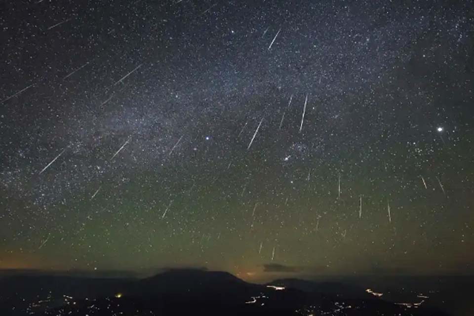 Última grande chuva de meteoros do ano ocorre na noite desta sexta