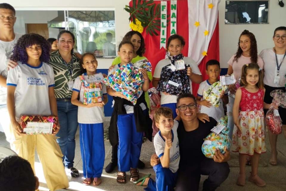 Prefeitura de Jaru realiza entrega dos presentes do projeto Natal Feliz