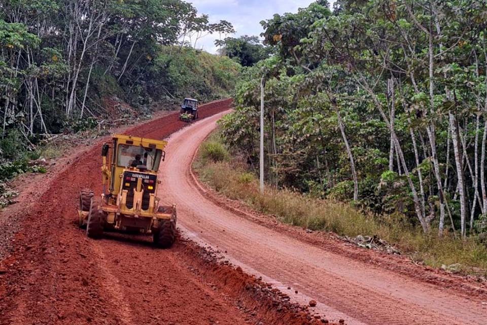 Manutenção da pavimentação asfáltica da RO-492 entre o município e RO-491 é iniciada