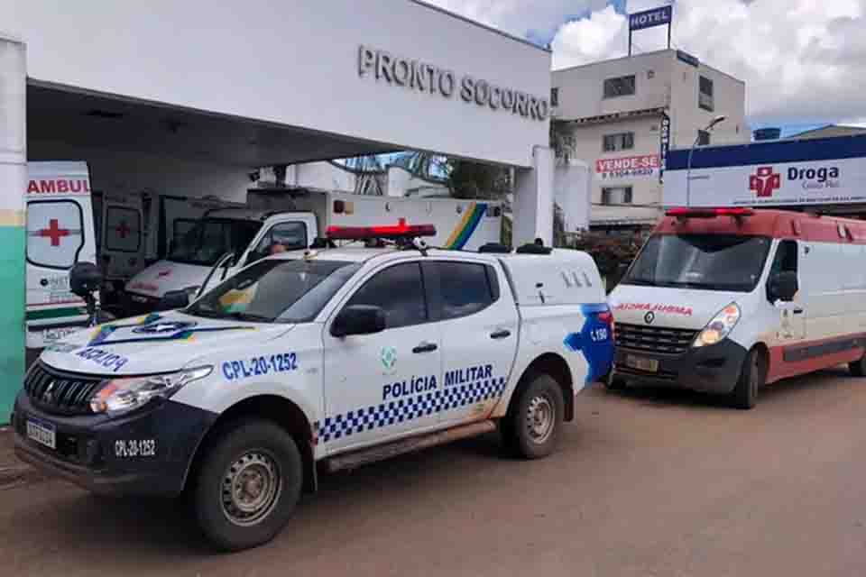 Jovem é alvejado a tiros após ter casa invadida por bandidos