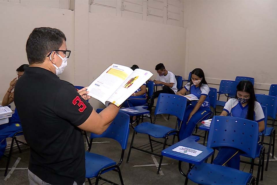 Covid-19: rede pública em Manaus começa aulas 100% presenciais