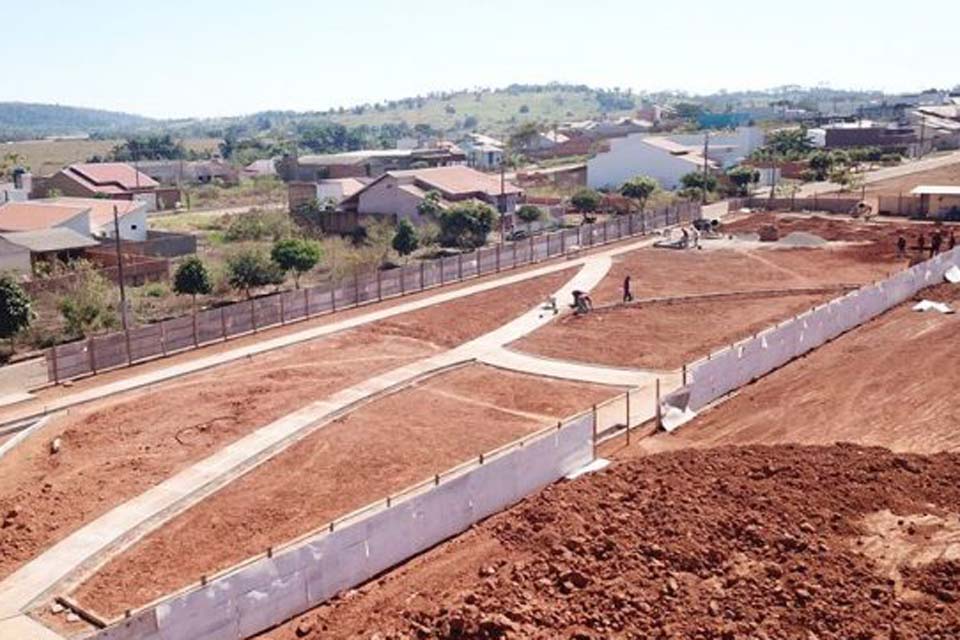 Residencial Savana Park, ganhará moderna praça pública; obra segue em ritmo acelerado