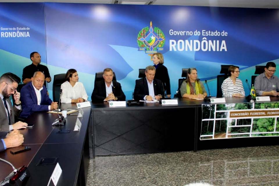 Chrisostomo recepciona ministra Teresa Cristina para assinatura de contrato de Concessão da Unidade de Manejo Florestal em Porto Velho