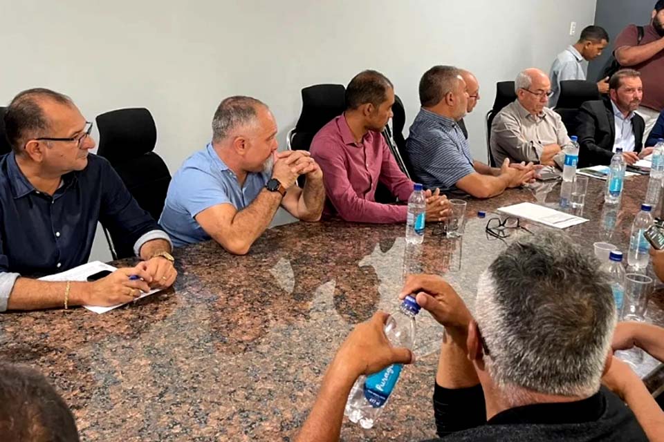 Paulo Tico se reúne com prefeito e demais vereadores para debater recursos e projetos de infraestrutura urbana para a Capital