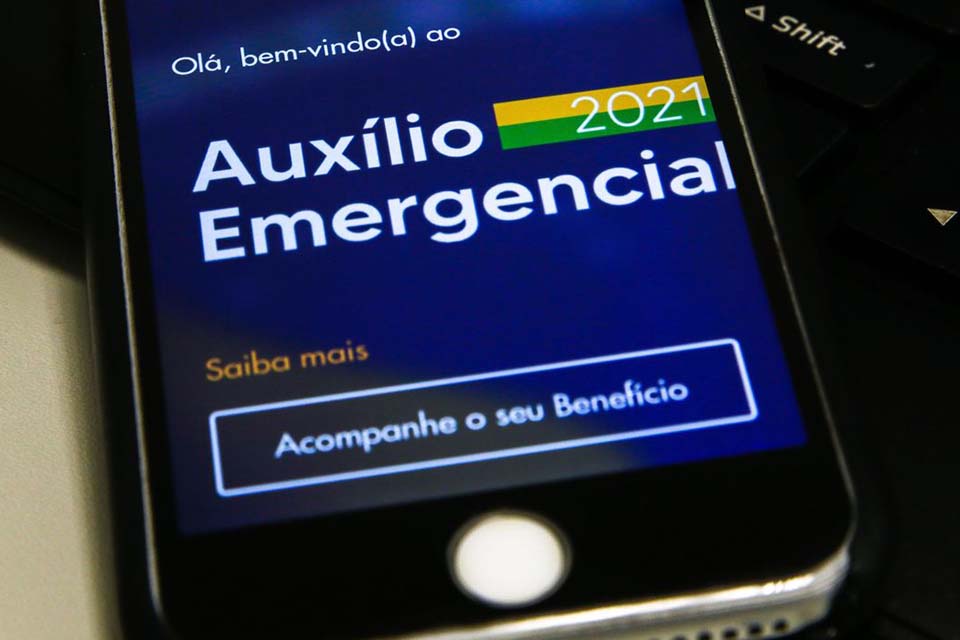 Caixa paga 3ª parcela do auxílio para nascidos em fevereiro e março