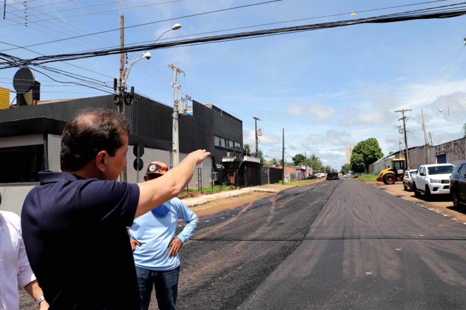 Prefeito Hildon Chaves vistoria ruas recapeadas na região central de Porto Velho