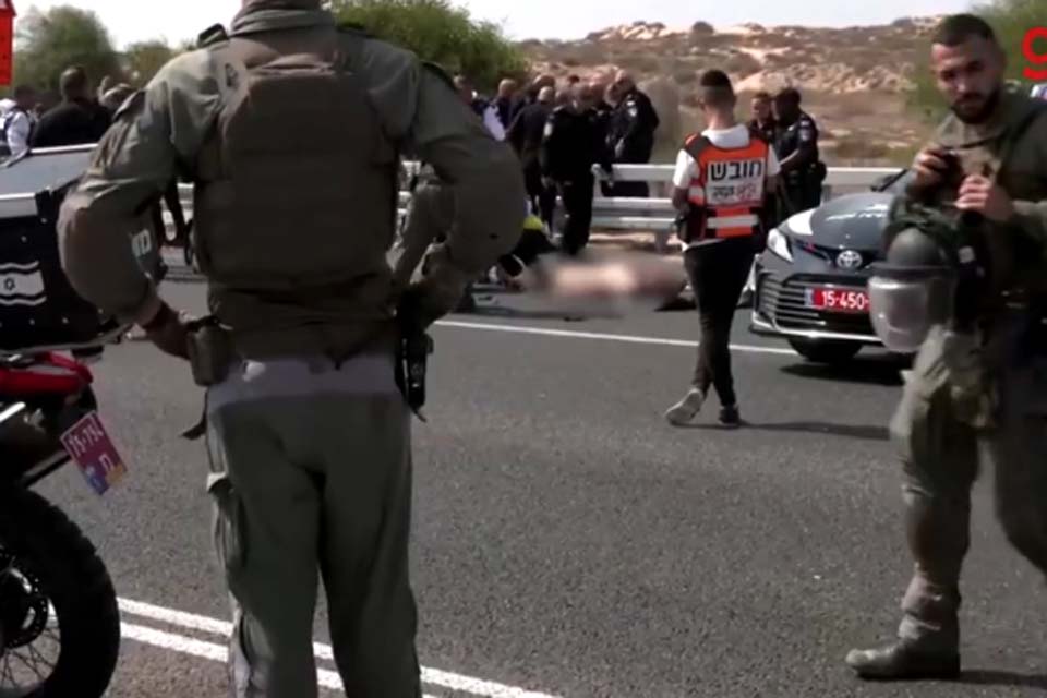 Homem armado mata policial e deixa mais 4 feridos após abrir fogo contra carros em rodovia de Israel