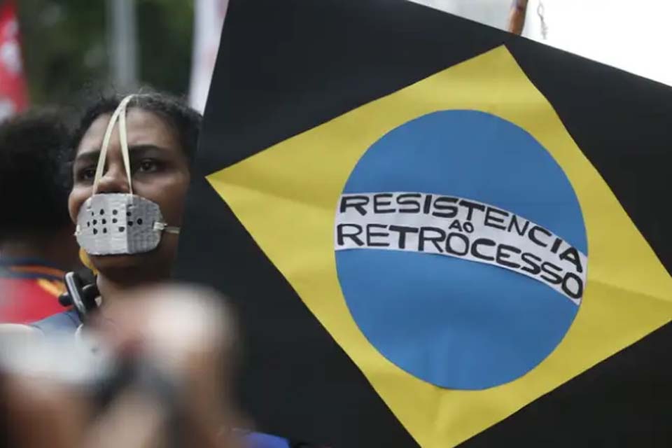 Marcha do Dia da Consciência Negra reúne centenas de pessoas em SP