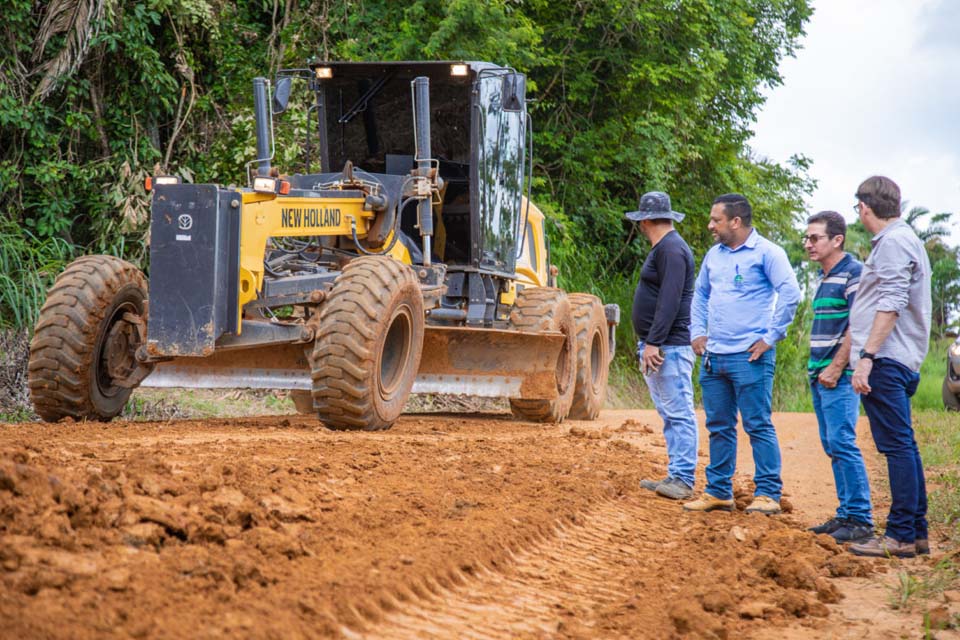 Secretaria de Infraestrutura e Serviços Públicos realiza manutenção de estradas na Linha 627