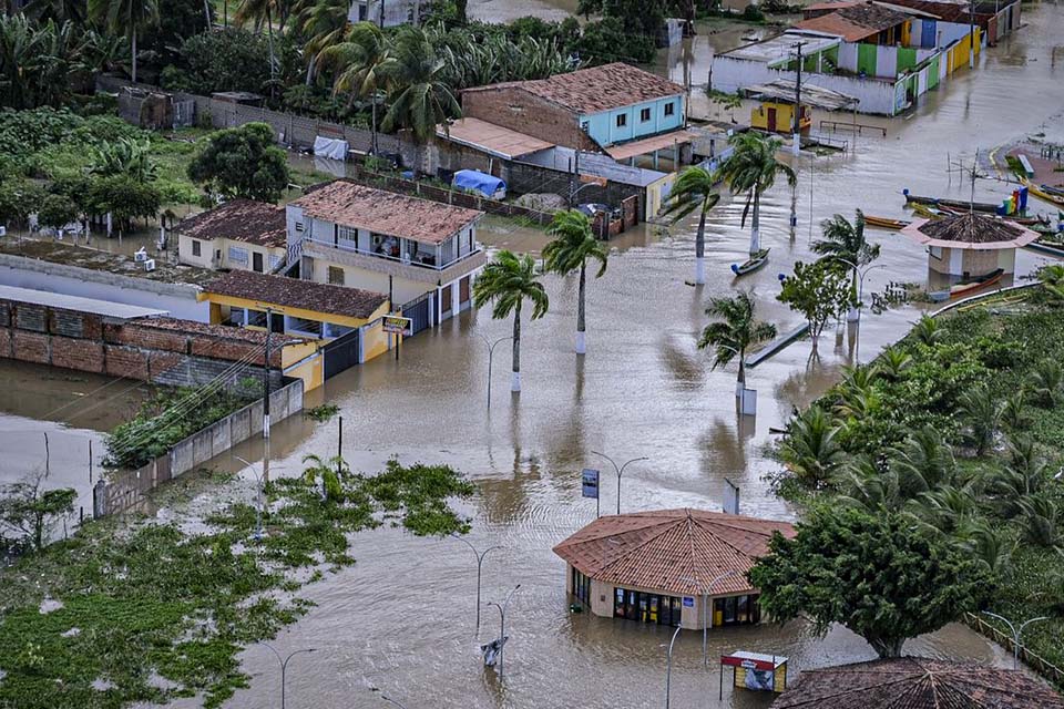 Desastres naturais deixam 48 cidades em estado de emergência