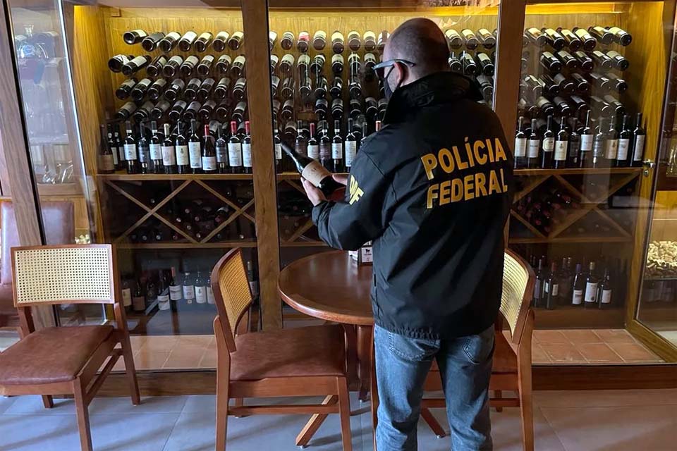 Polícia Federal desarticula grupo que importava vinho ilegalmente