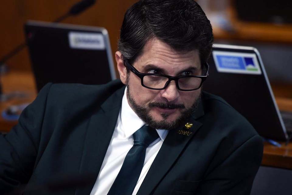 Marcos do Val chega à PF para prestar depoimento sobre suposto plano para gravar Moraes