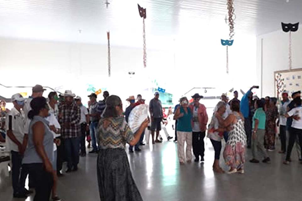 Semas realiza comemoração de carnaval “Melhor Idade na Melhor Folia” com os idosos do município