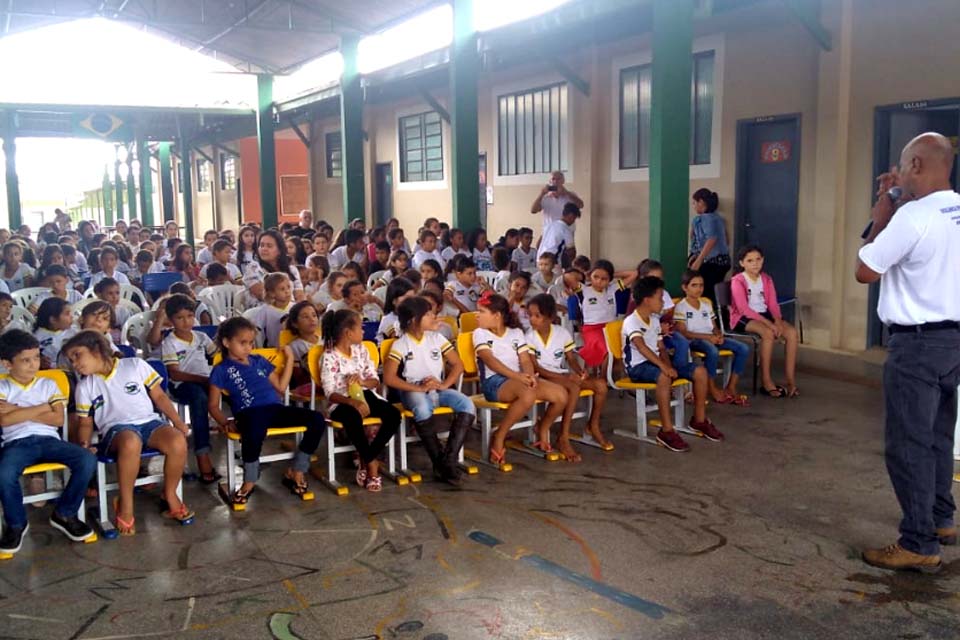 Secretaria Municipal de Saúde realiza ação educativa em escola no Distrito Estrela de Rondônia