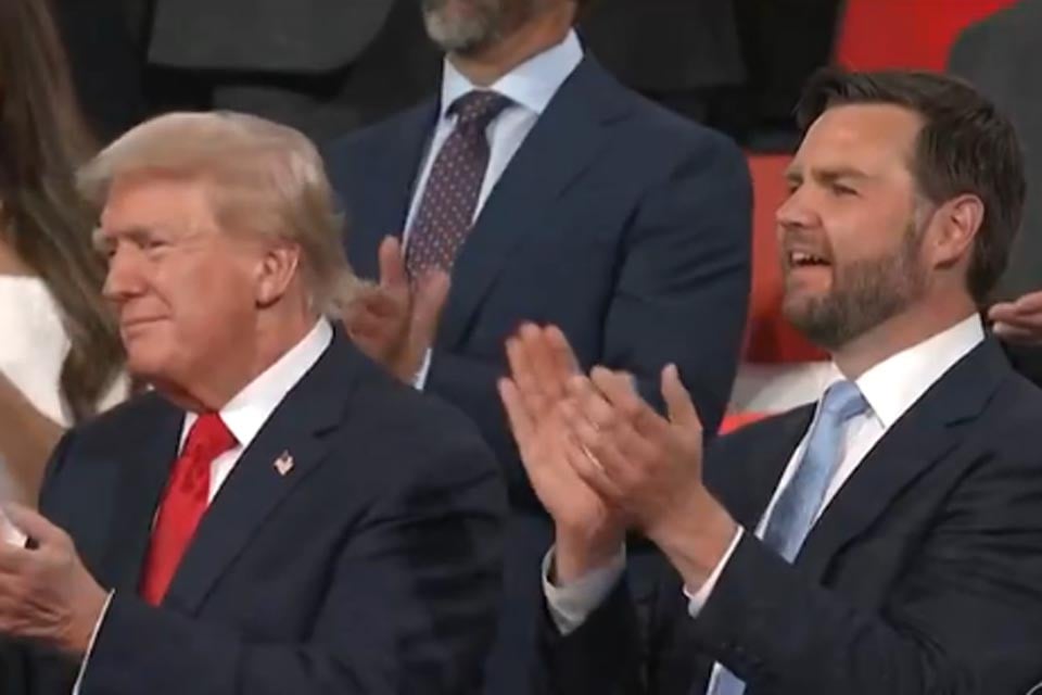 Vice de Trump é vaiado ao chegar a concerto em Washington