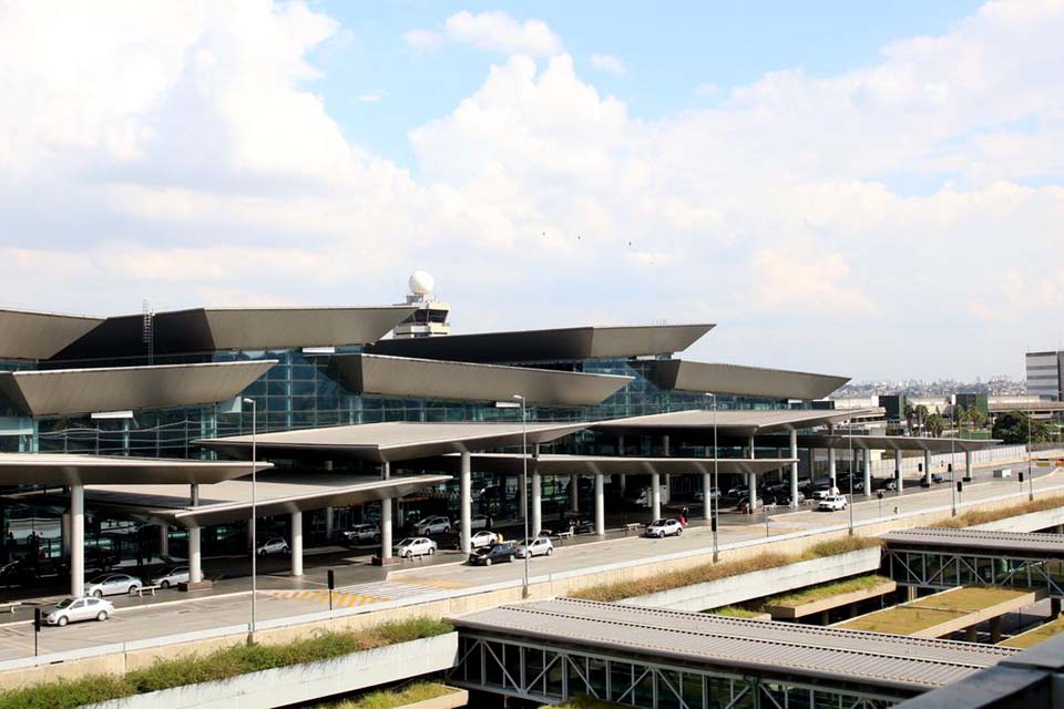 Operação da Polícia Federal investiga tráfico de drogas no Aeroporto de Guarulhos