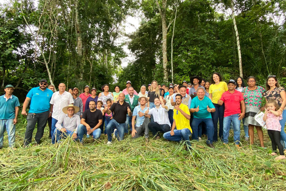 Deputado Alex Redano prestigia entrega de propriedades a 16 famílias em Ariquemes