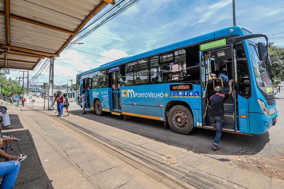 Tarifa a R$1 no transporte coletiva começa a valer na segunda-feira (10); usuário precisa adquirir o cartão COM Card