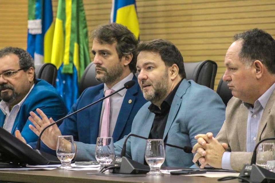 Deputado Alex Redano preside reunião pública sobre ocupações em unidades de conservação