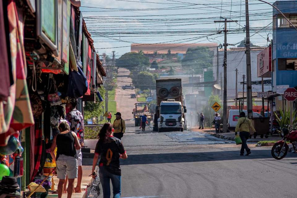 Obras do “Tchau Poeira” estão em execução no município; mais de 45 km de ruas vão receber recapeamento