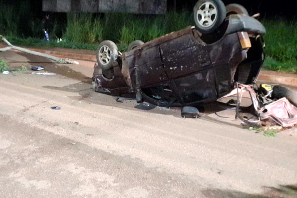 Motorista sem habilitação é preso bêbado após capotar carro em Porto Velho