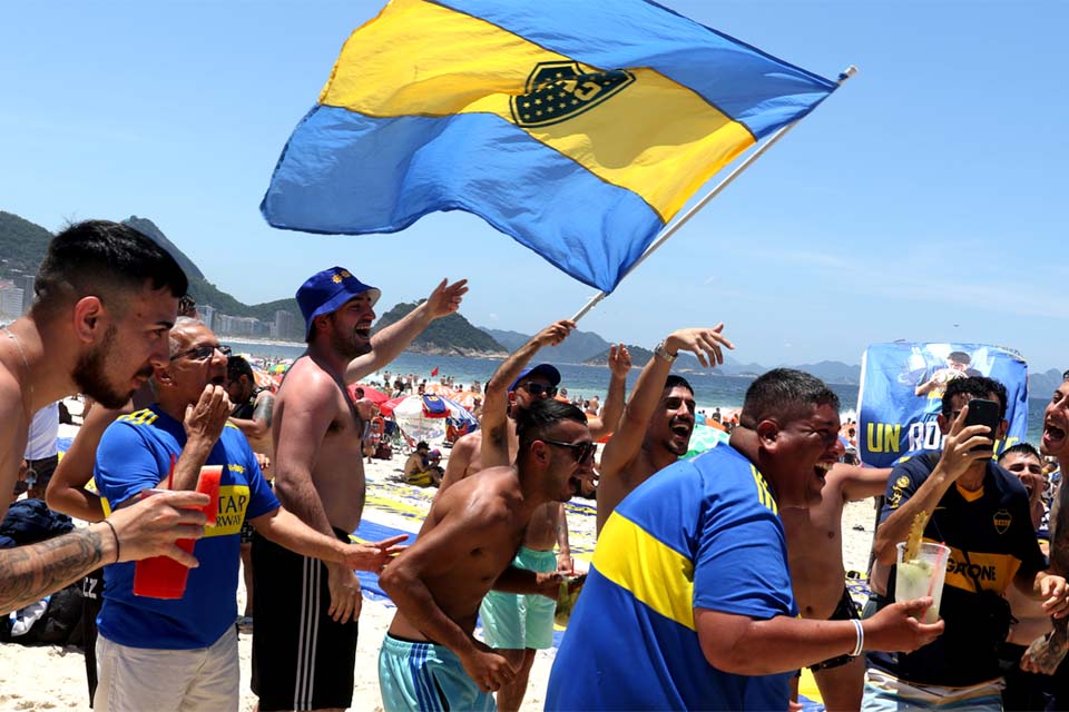 Torcedores do Boca transformam Copacabana em embaixada do clube