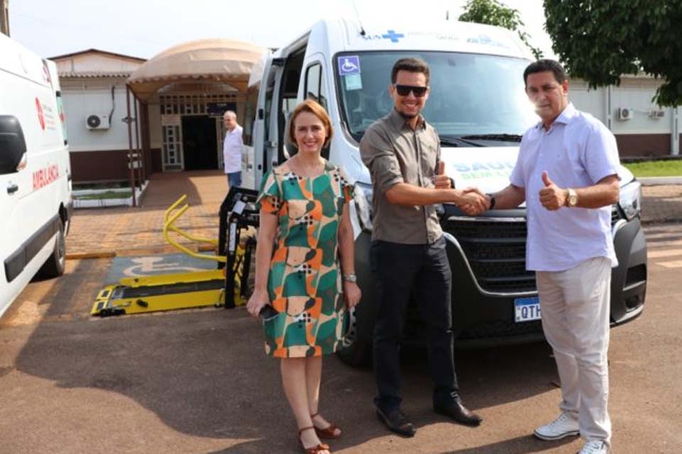 Secretaria de Saúde recebe novas ambulâncias em Rolim de Moura